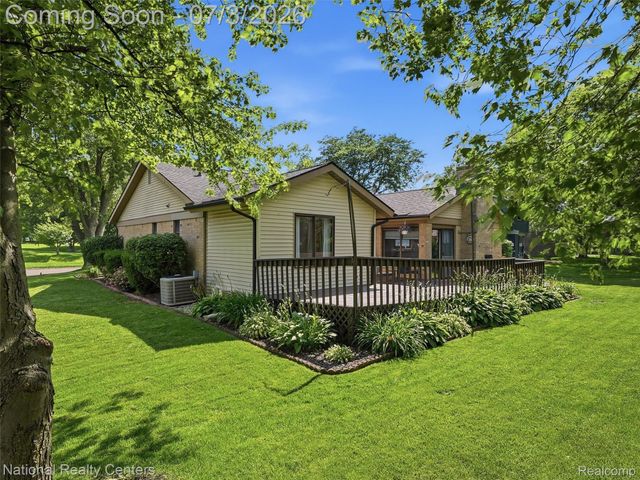 40368 Village Wood Road, Novi, MI 48375