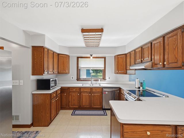 40368 Village Wood Road, Novi, MI 48375