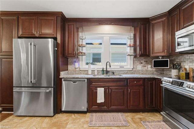 1421 Stewart ST, Chesapeake, VA 23324