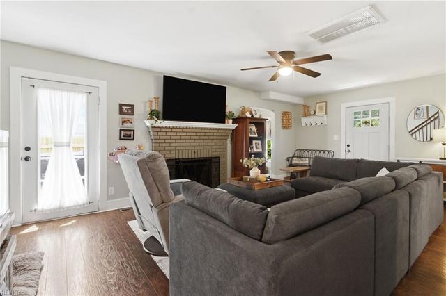 1421 Stewart ST, Chesapeake, VA 23324