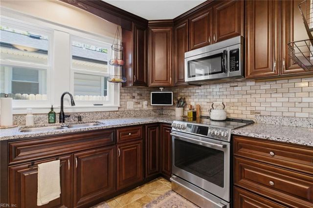 1421 Stewart ST, Chesapeake, VA 23324