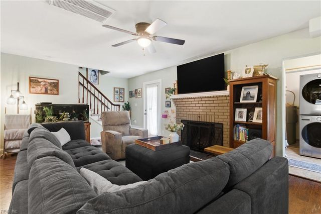 1421 Stewart ST, Chesapeake, VA 23324