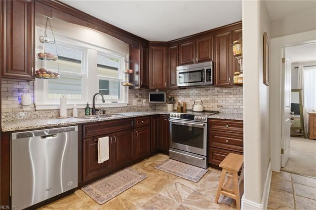 1421 Stewart ST, Chesapeake, VA 23324
