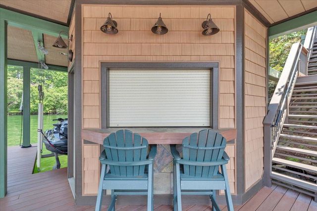 136 Village LN, Moneta, VA 24121
