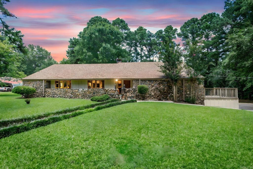 1520 Pine Drive, Ashdown, AR 71822