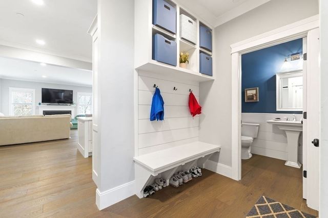 26 Southfield Ln 26, Sherborn, MA 01770