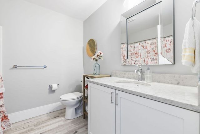 26 Southfield Ln 26, Sherborn, MA 01770