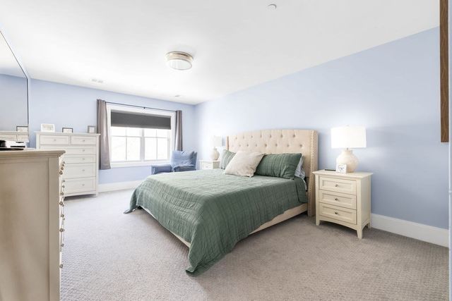 26 Southfield Ln 26, Sherborn, MA 01770