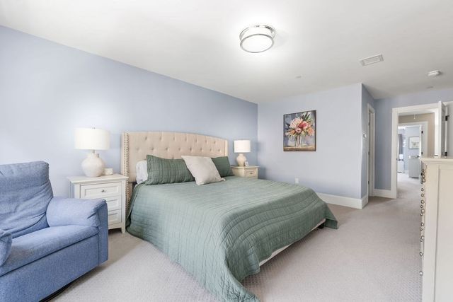 26 Southfield Ln 26, Sherborn, MA 01770