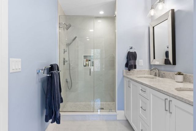 26 Southfield Ln 26, Sherborn, MA 01770