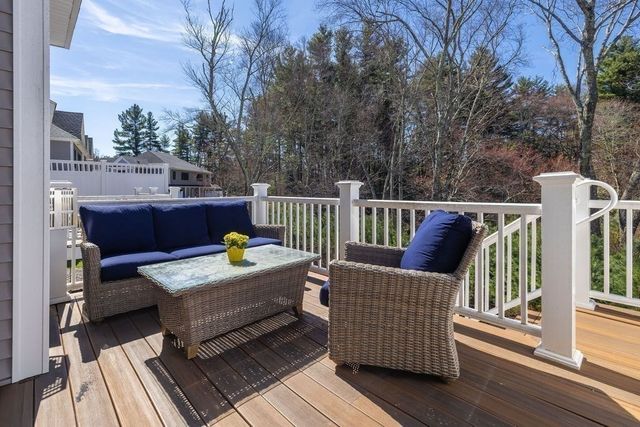 26 Southfield Ln 26, Sherborn, MA 01770