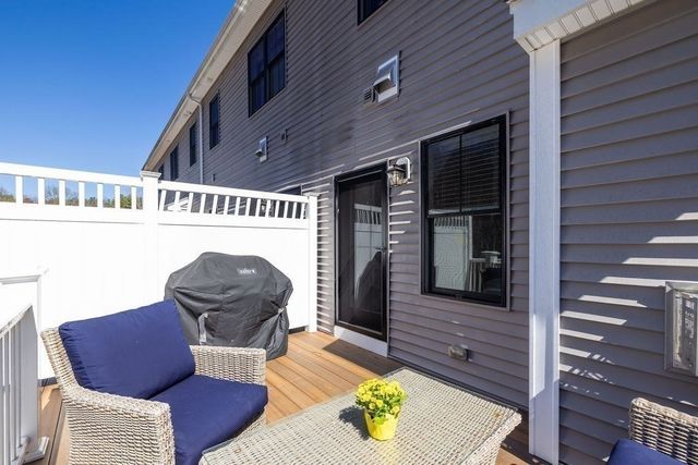 26 Southfield Ln 26, Sherborn, MA 01770