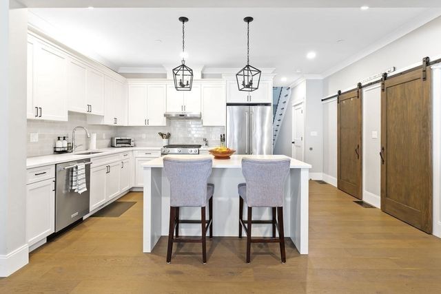 26 Southfield Ln 26, Sherborn, MA 01770