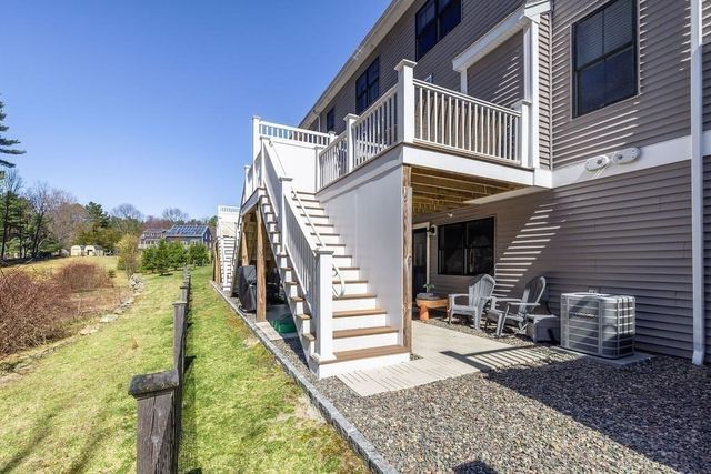 26 Southfield Ln 26, Sherborn, MA 01770