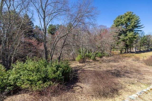 26 Southfield Ln 26, Sherborn, MA 01770