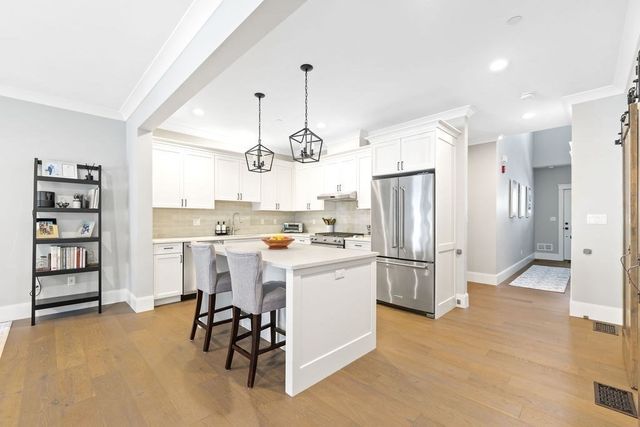 26 Southfield Ln 26, Sherborn, MA 01770