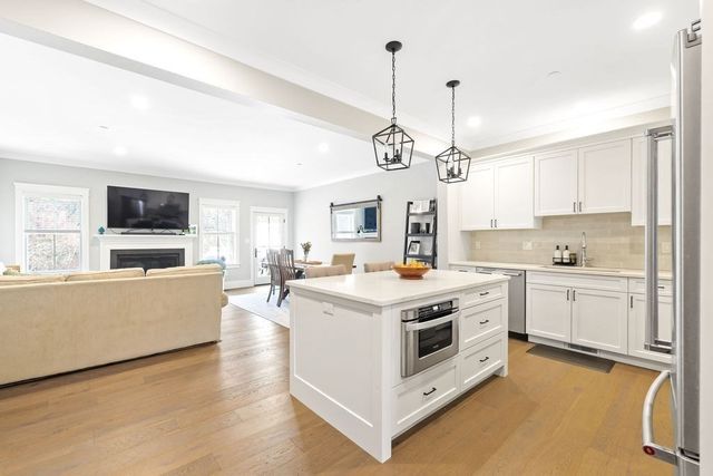 26 Southfield Ln 26, Sherborn, MA 01770