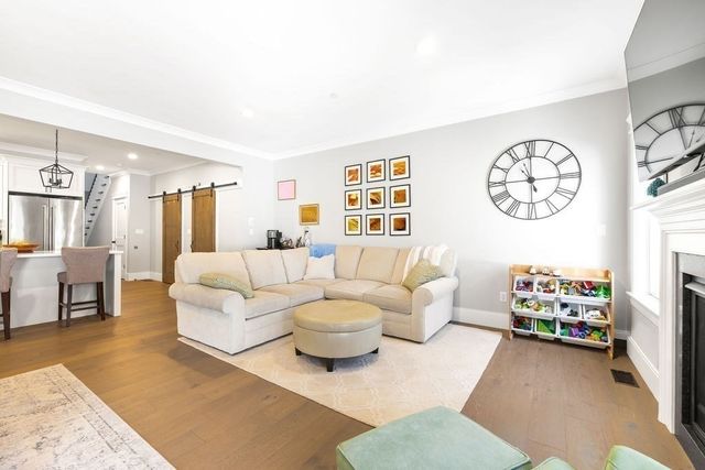 26 Southfield Ln 26, Sherborn, MA 01770