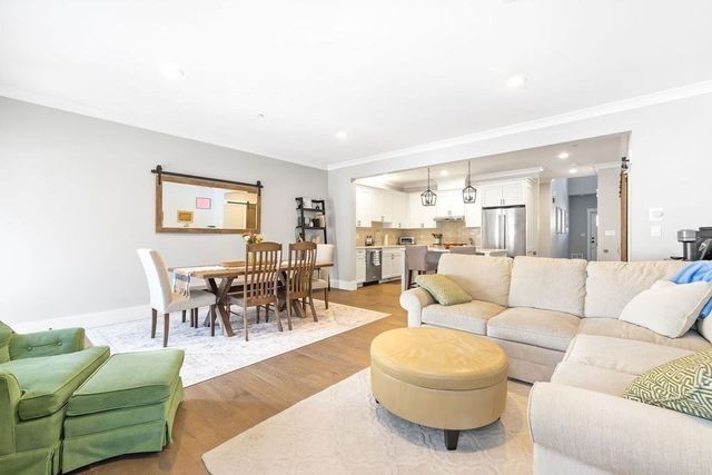 26 Southfield Ln 26, Sherborn, MA 01770