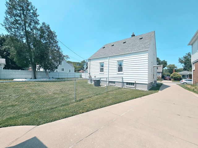 495 North Drive, Wyandotte, MI 48192