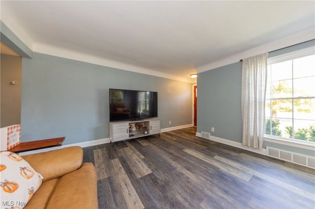 11533 Meadowbrook Drive, Parma Heights, OH 44130