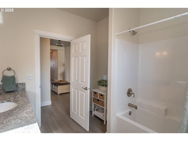 702 DIVOT Loop, Sutherlin, OR 97479