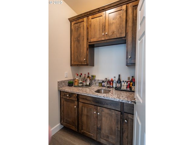 702 DIVOT Loop, Sutherlin, OR 97479