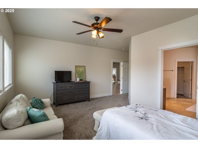 702 DIVOT Loop, Sutherlin, OR 97479