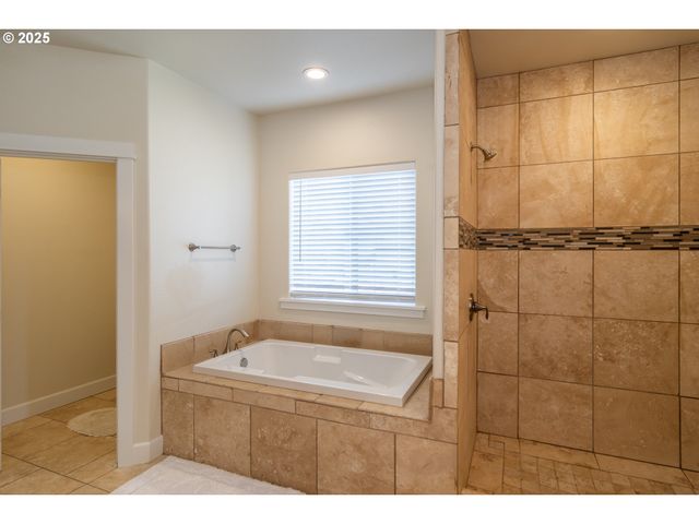 702 DIVOT Loop, Sutherlin, OR 97479