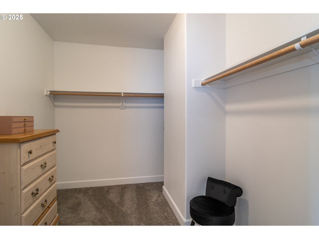 702 DIVOT Loop, Sutherlin, OR 97479