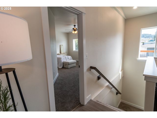 702 DIVOT Loop, Sutherlin, OR 97479