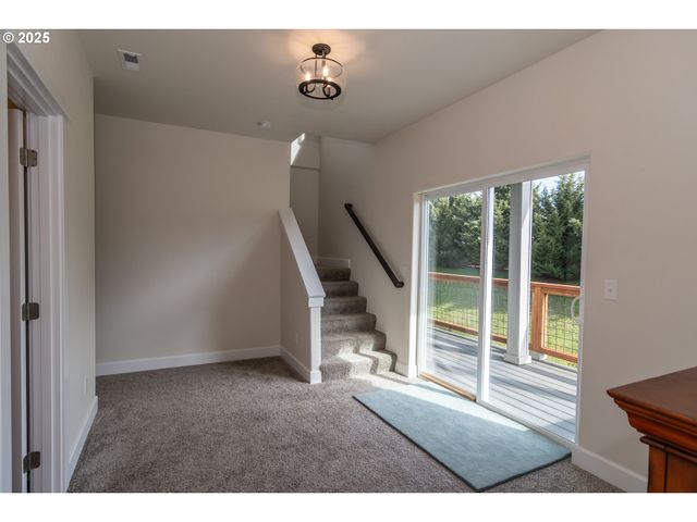 702 DIVOT Loop, Sutherlin, OR 97479