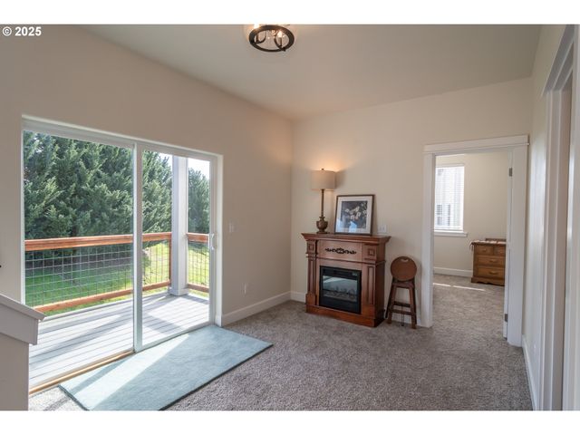 702 DIVOT Loop, Sutherlin, OR 97479