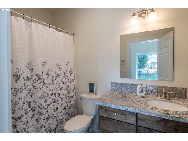 702 DIVOT Loop, Sutherlin, OR 97479