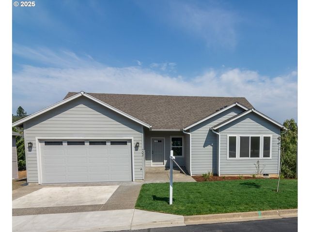 702 DIVOT Loop, Sutherlin, OR 97479