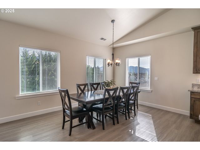 702 DIVOT Loop, Sutherlin, OR 97479