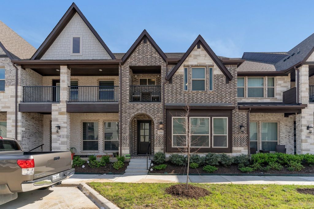 1900 Melinda Lane, Farmers Branch, TX 75234