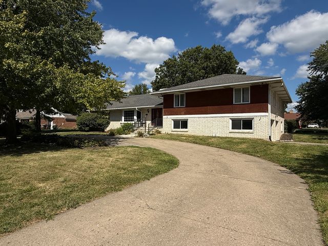 402 W Le Fevre Road, Sterling, IL 61081