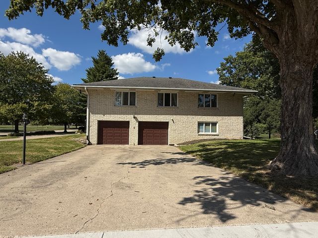 402 W Le Fevre Road, Sterling, IL 61081