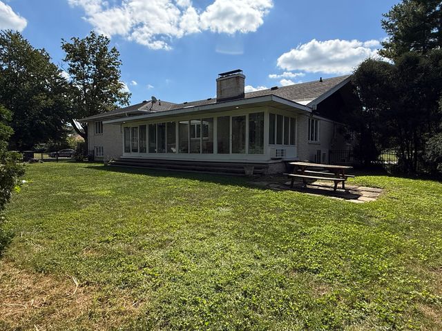 402 W Le Fevre Road, Sterling, IL 61081