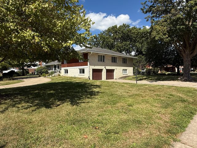 402 W Le Fevre Road, Sterling, IL 61081