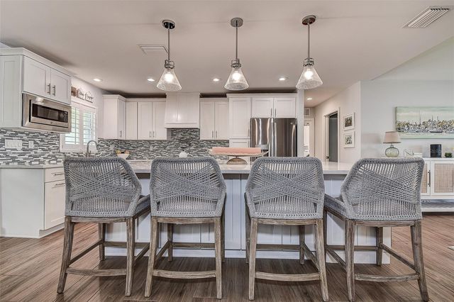 718 BAYSHORE DRIVE, Tarpon Springs, FL 34689