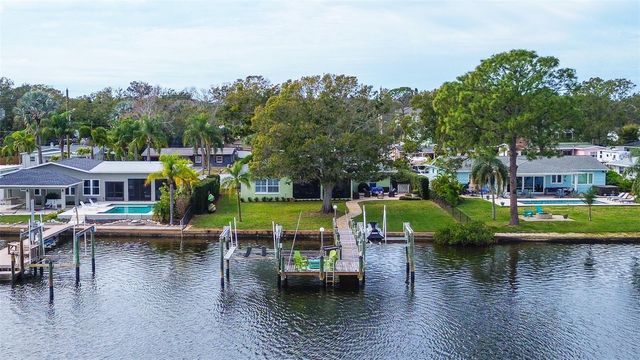 718 BAYSHORE DRIVE, Tarpon Springs, FL 34689