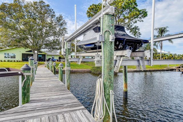 718 BAYSHORE DRIVE, Tarpon Springs, FL 34689