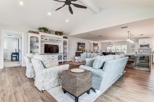 718 BAYSHORE DRIVE, Tarpon Springs, FL 34689