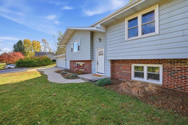 6837 Reuter LANE, West Bend, WI 53090