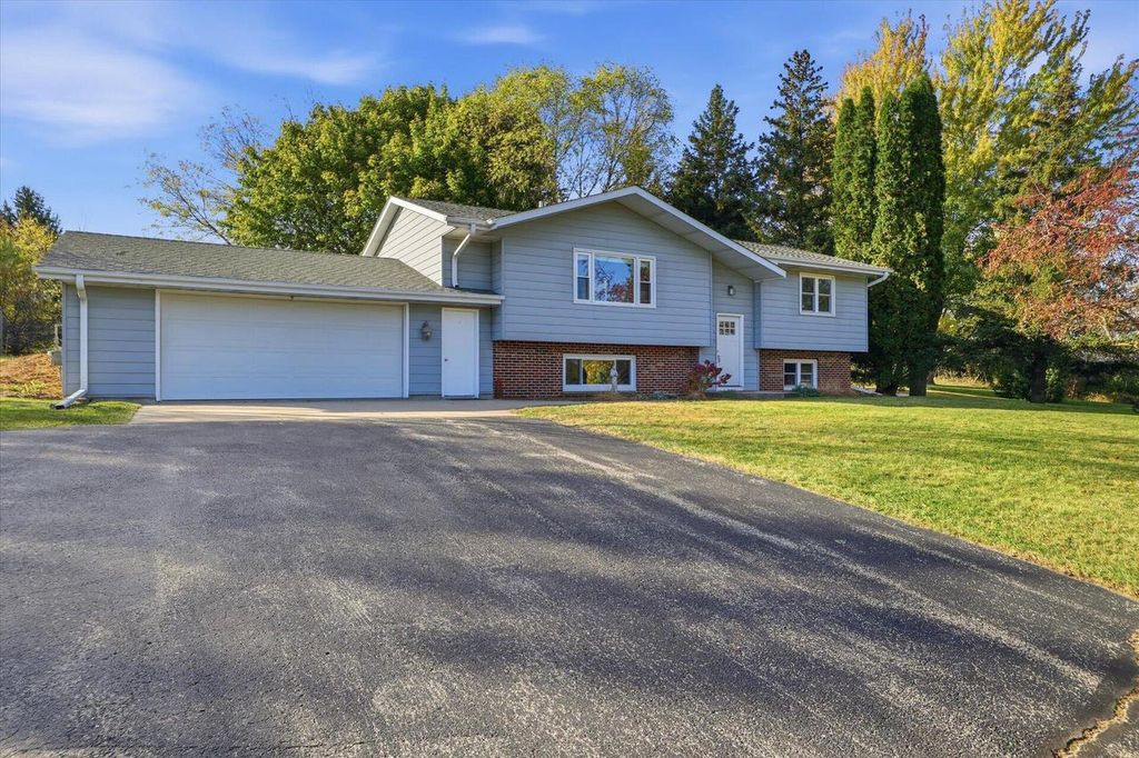 6837 Reuter LANE, West Bend, WI 53090
