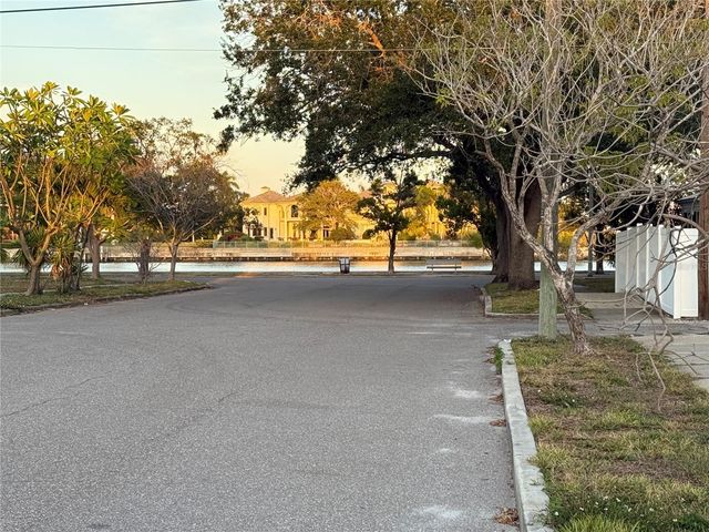 401 COLUMBIA DRIVE, Tampa, FL 33606