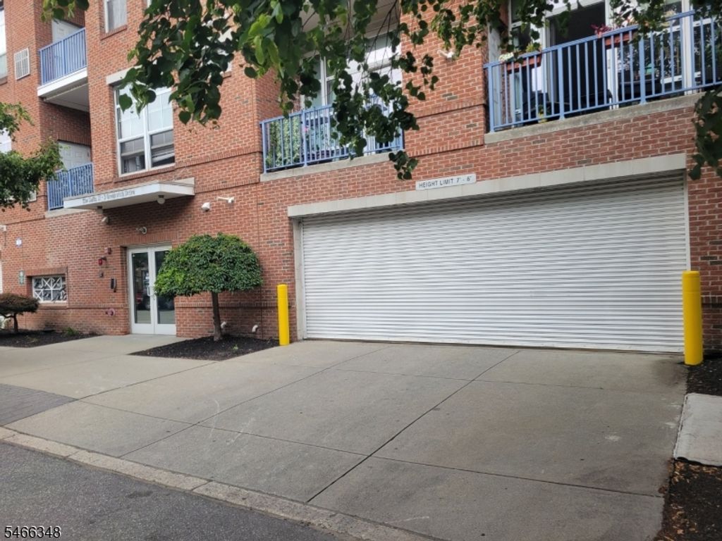 3 Greenwich Dr 84, Jersey City, NJ 07305 — photo 2