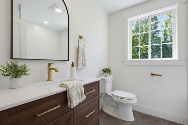 21 Upper Ladd Hill Rd Unit B, Meredith, NH 03253